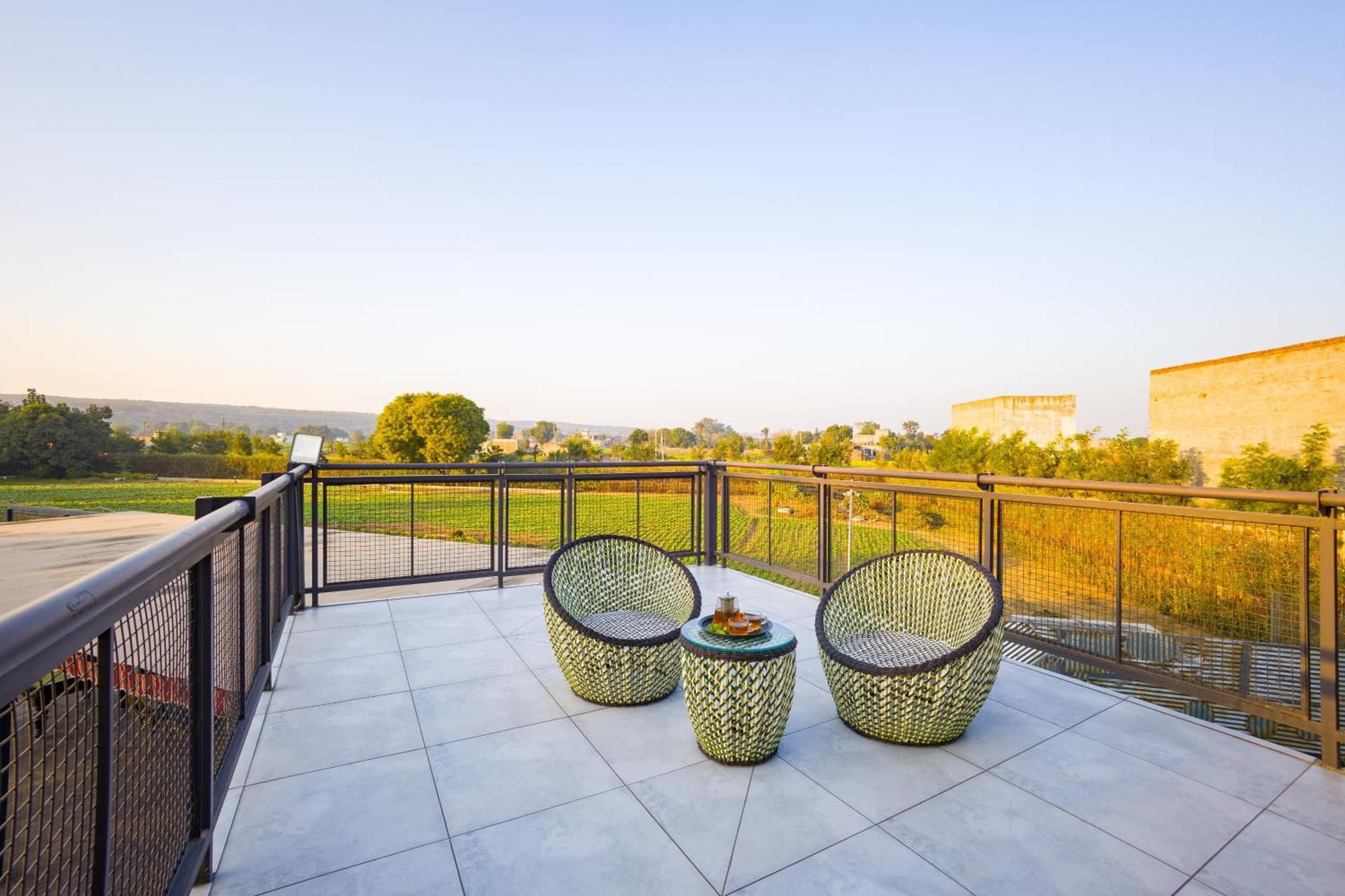 Elivaas Hidden Oasis 4Bhk With Pool, Mud House & Container House Villa Dhauj Buitenkant foto